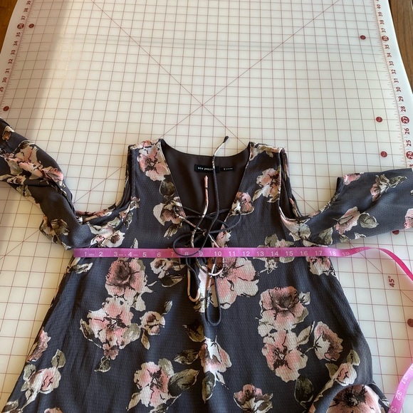 Blu Pepper size small grey gray flowy floral dress with pink flowers - Picture 9 of 16